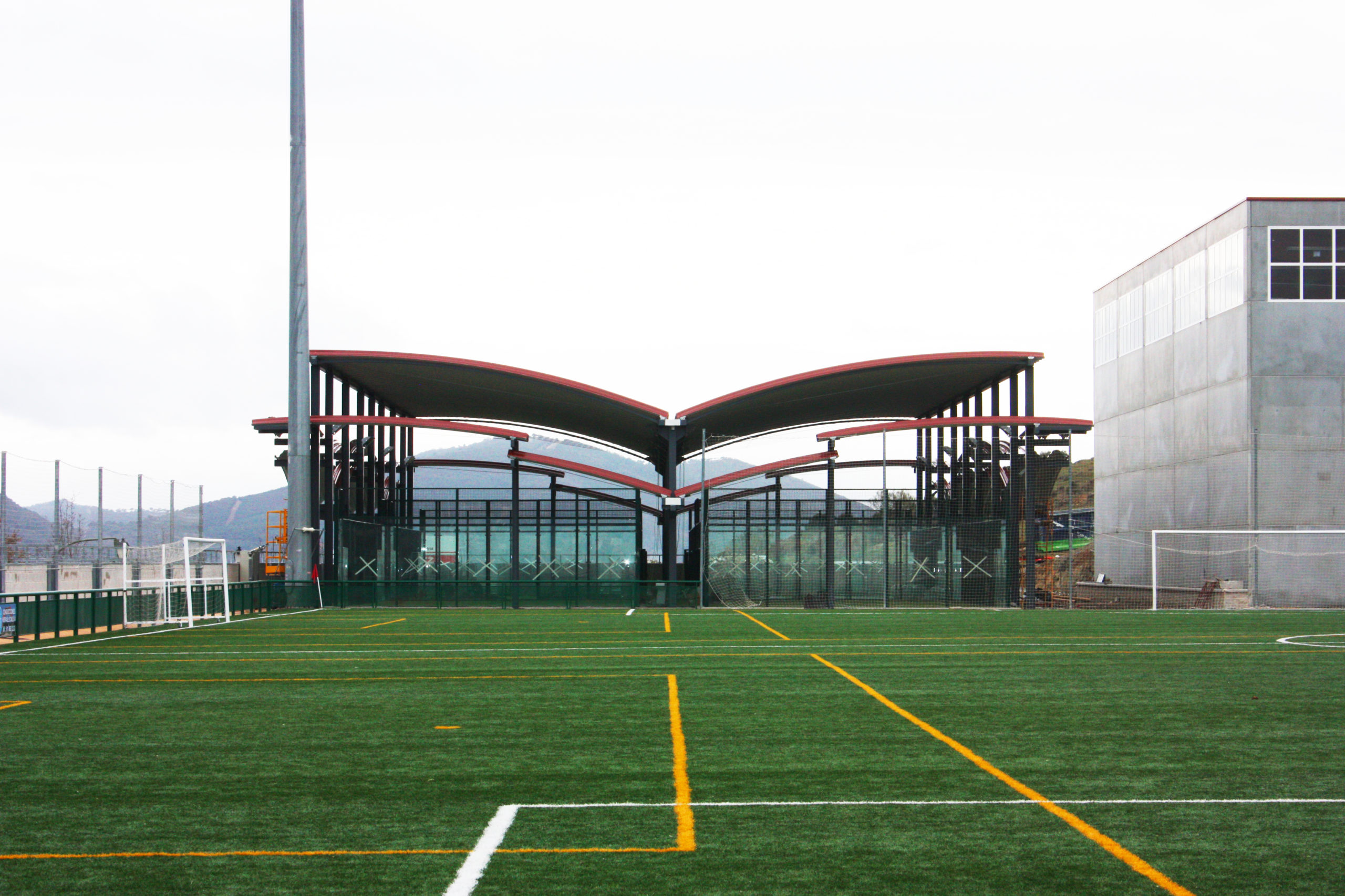 Pistas de padel cubiertas - Arquiestudio Heras en Madrid especializados en instalaciones deportivas