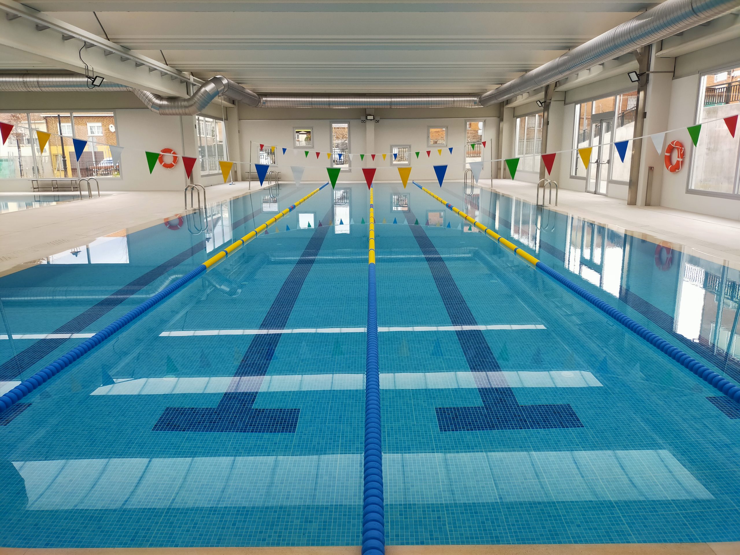 Piscina cubierta y aquafitness. Estudio de arquitectura, expertos en instalaciones deportivas